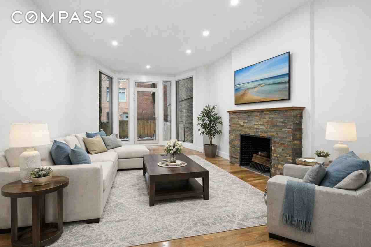 142 E 35th St #1 - Photo 2 of 9