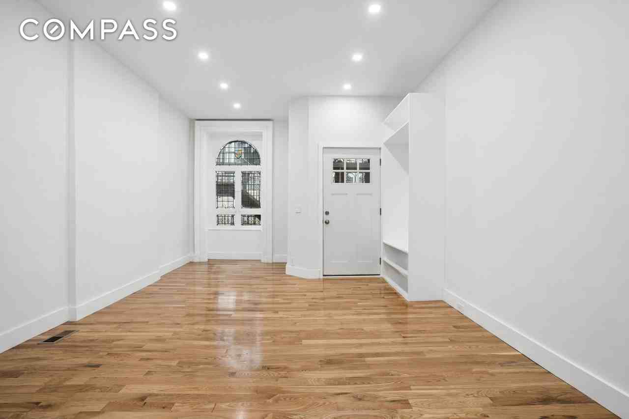 142 E 35th St #1 - Photo 6 of 9