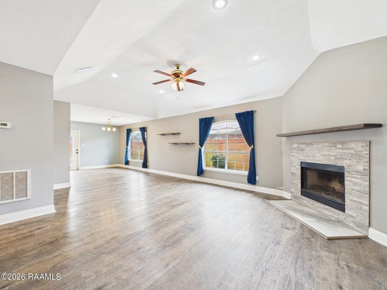 115 La Rue Vil - Photo 3 of 39