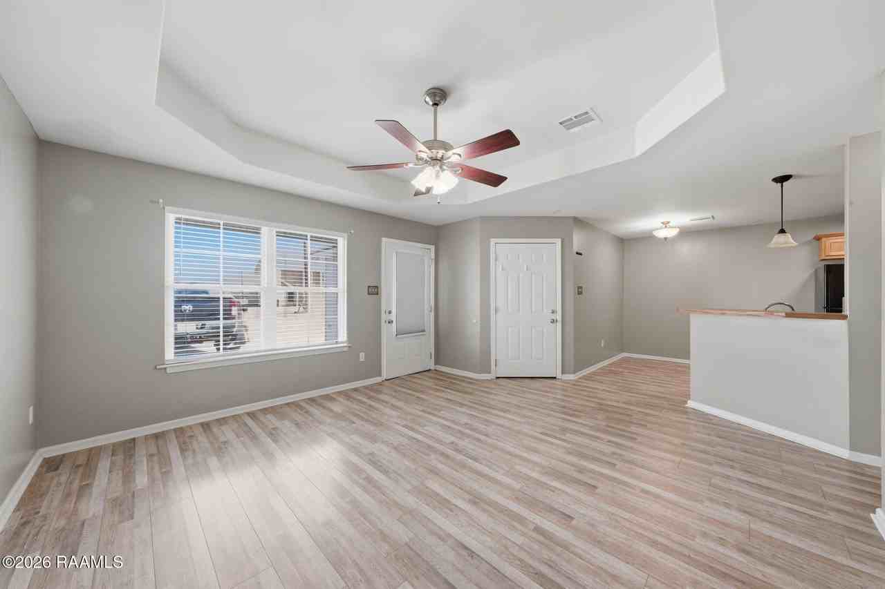 1422 Southport Blvd Apt A - Photo 4 of 25