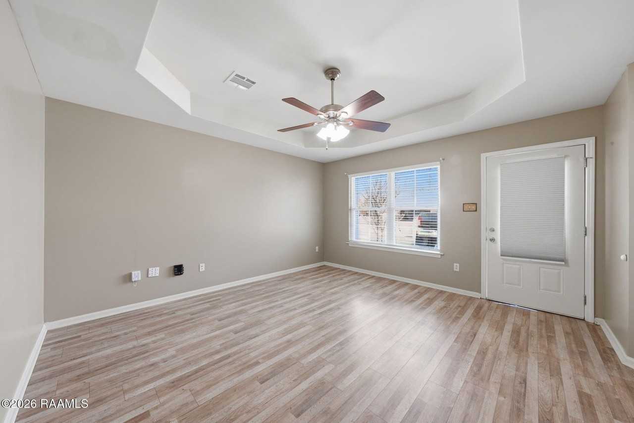 1422 Southport Blvd Apt A - Photo 5 of 25