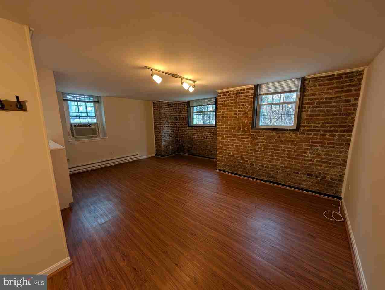 1332 15th St Nw Apt B2 - Photo 2 of 42