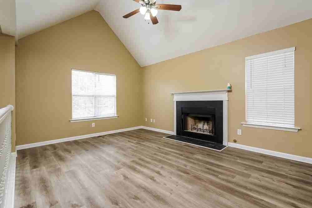 6320 Wellington Ct - Photo 4 of 17