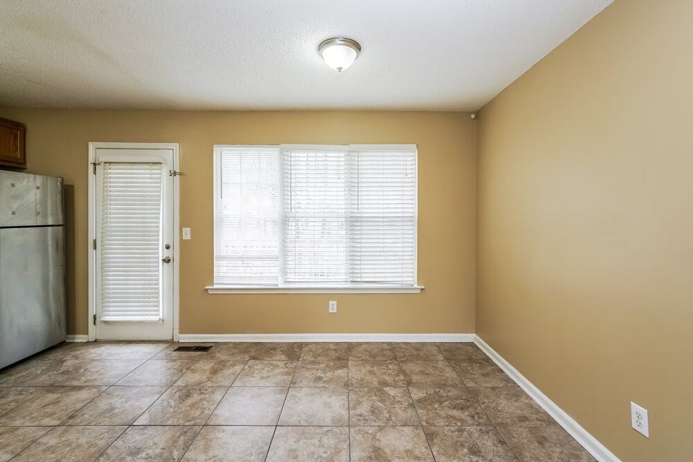 6320 Wellington Ct - Photo 6 of 17