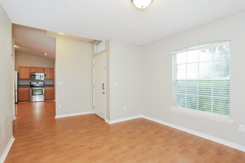 12860 Ellis Island Dr - Photo 5 of 16