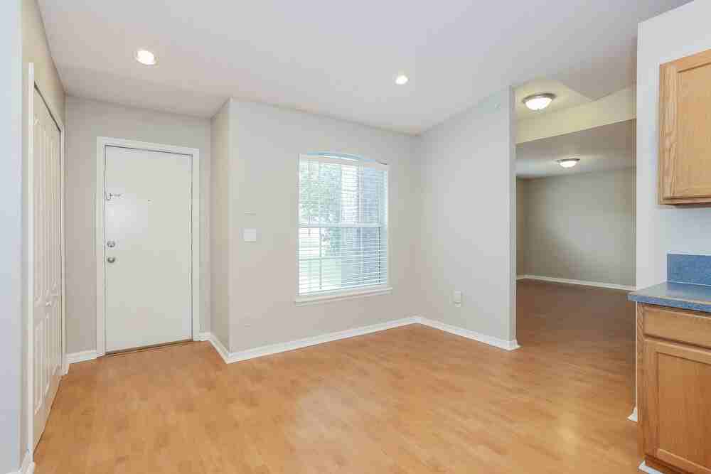 12860 Ellis Island Dr - Photo 6 of 16