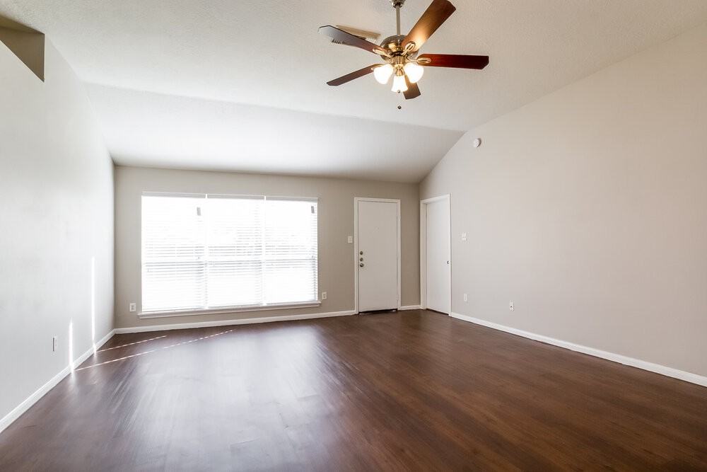 23715 Prairie Bird Dr - Photo 2 of 15