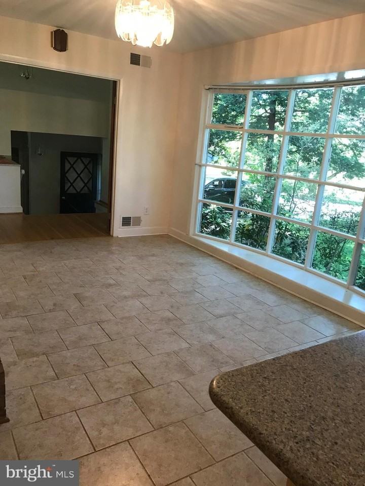 6218 Nelway Dr - Photo 4 of 28