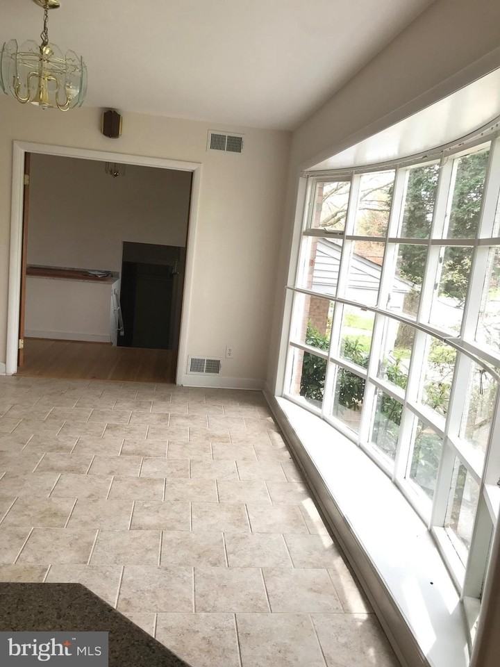 6218 Nelway Dr - Photo 5 of 28