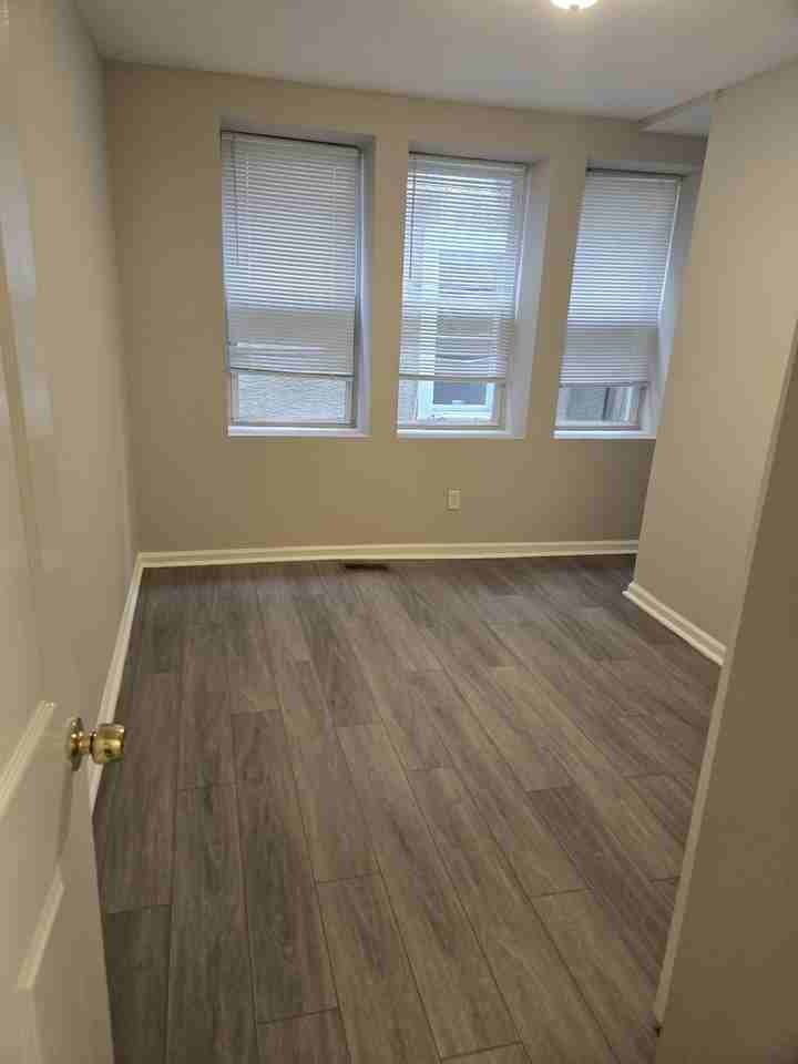 1018 S 52nd St #1 - Photo 4 of 13