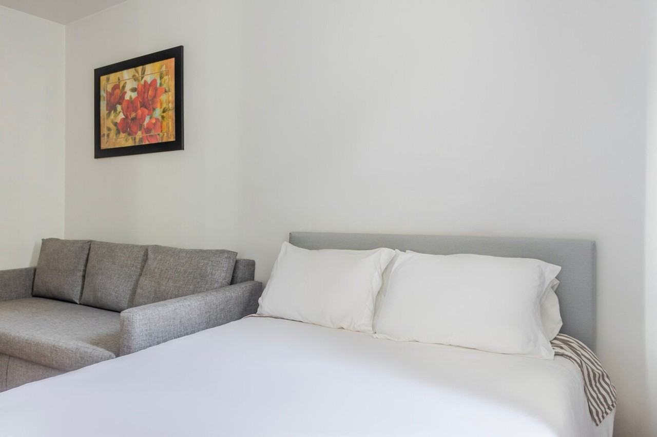 318 E 80th St #1032025P - Photo 2 of 19