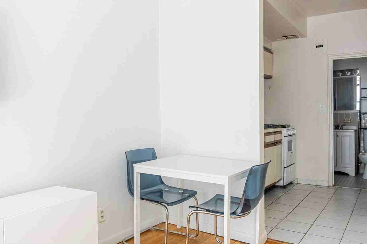 318 E 80th St #1032025P - Photo 3 of 19