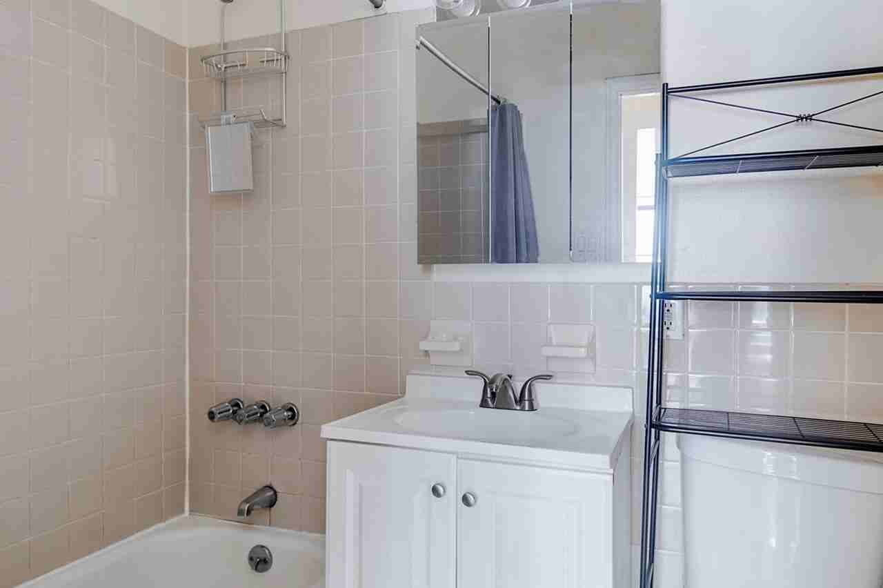 318 E 80th St #1032025P - Photo 6 of 19