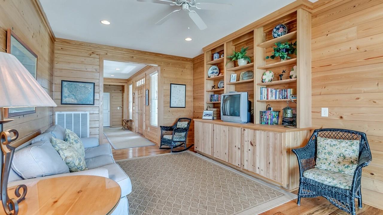 630 Parker Dr #1253441P - Photo 3 of 27