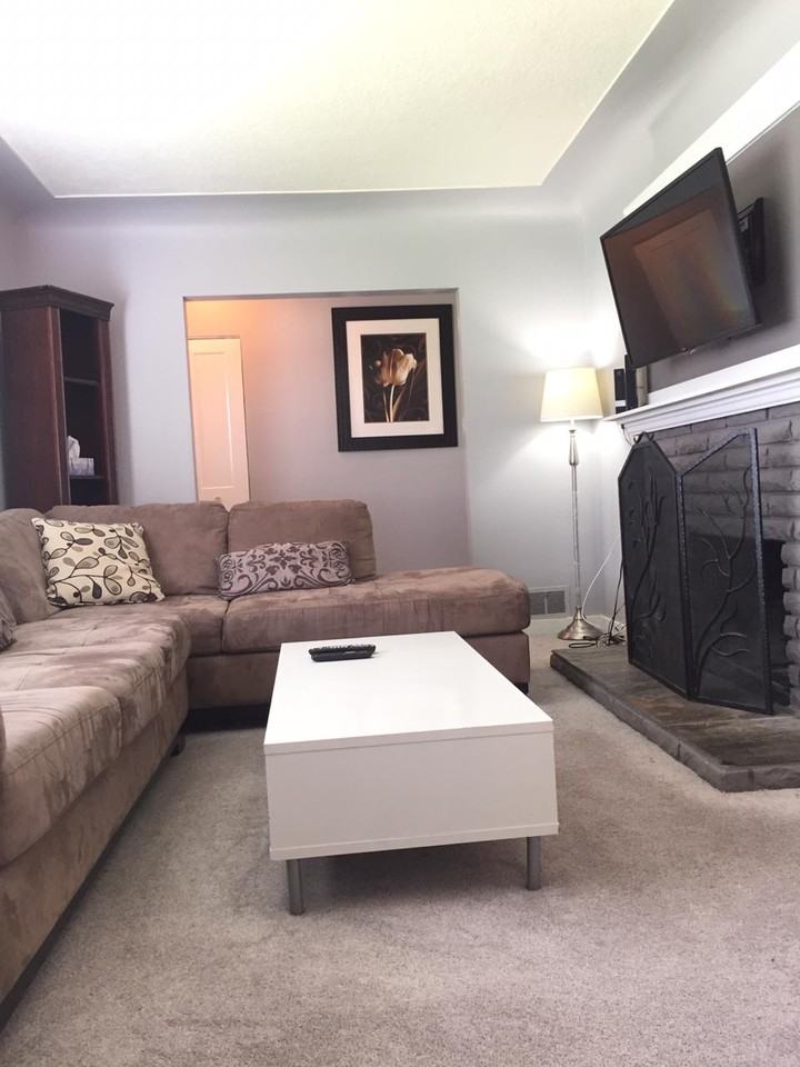 424 15th Street East - Photo 3 of 16