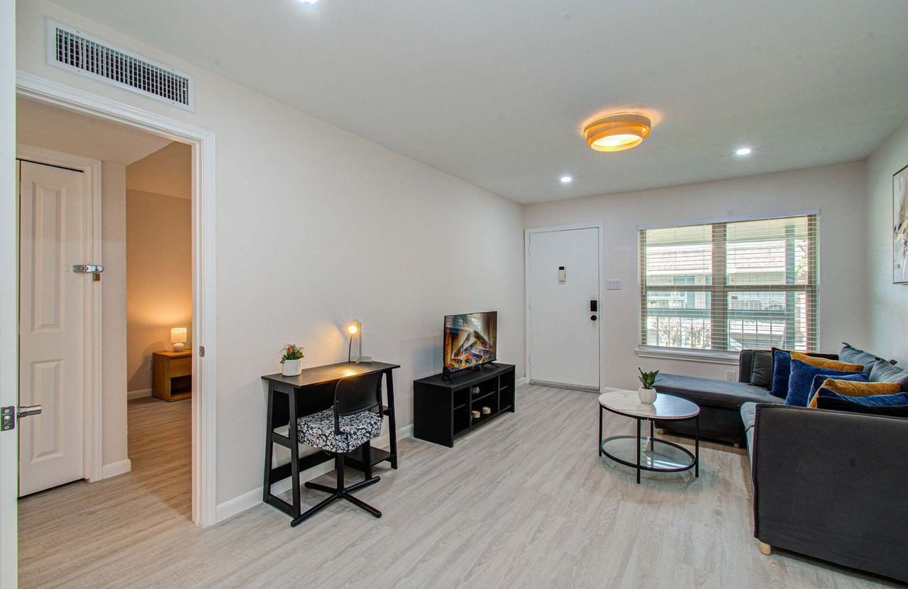 845 Augusta Dr #1471729P - Photo 4 of 23