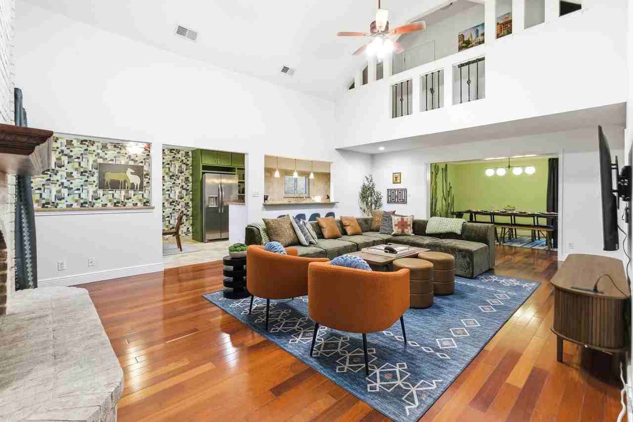 13303 Southwalk St #1471722P - Photo 3 of 50