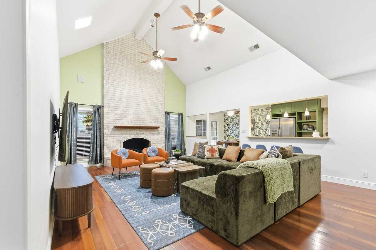 13303 Southwalk St #1471722P - Photo 6 of 50