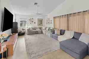 featured image of 7071 Sw 20th St