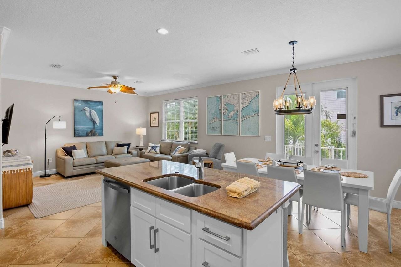 145 50th St #1504767P - Photo 3 of 38