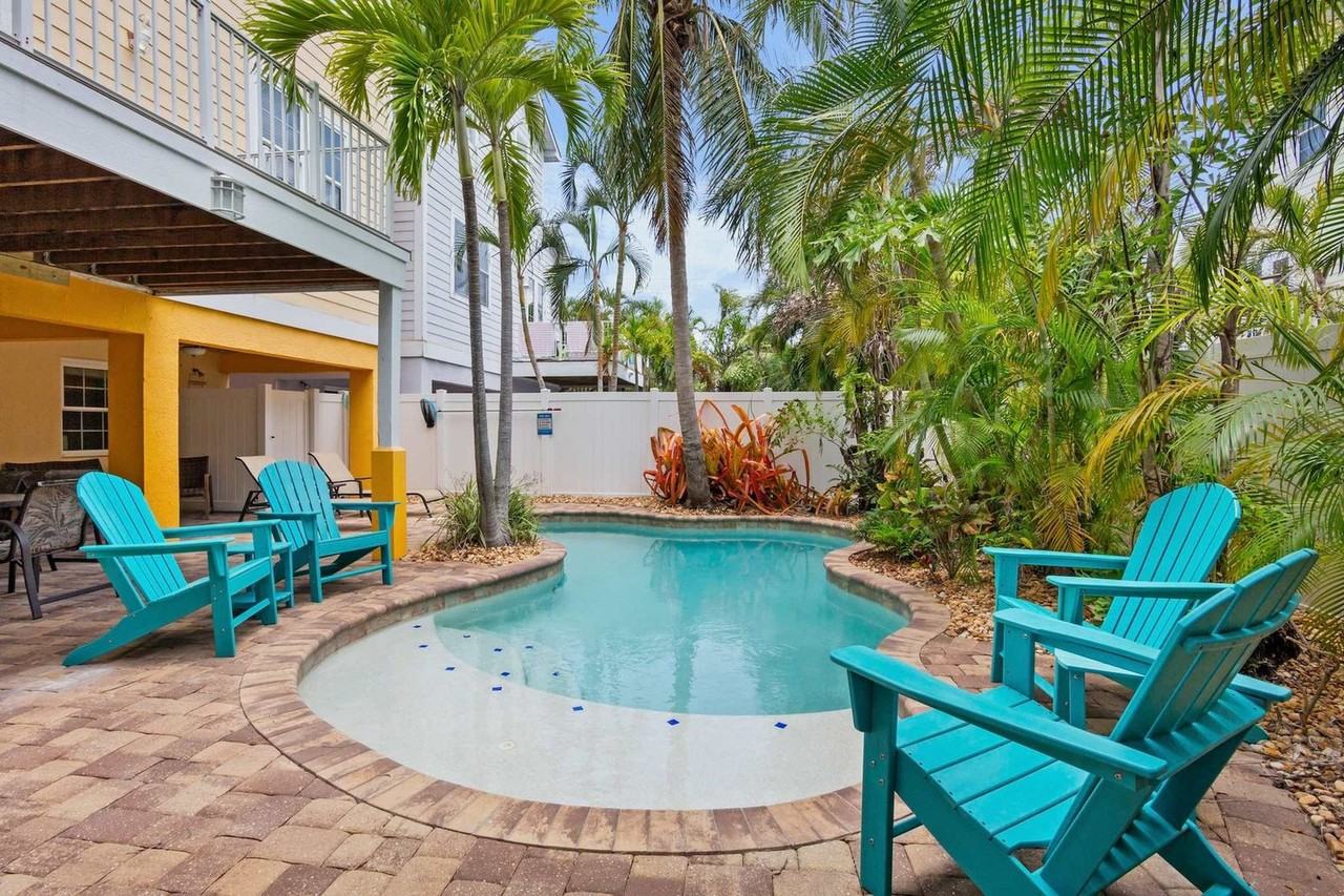 145 50th St #1504767P - Photo 5 of 38