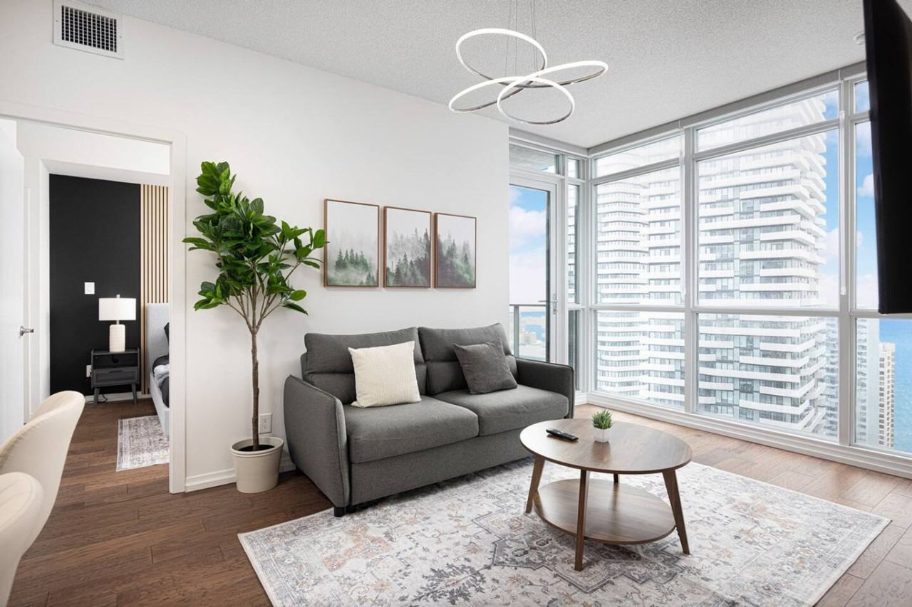 65 Bremner Blvd #1507082P - Photo 2 of 27