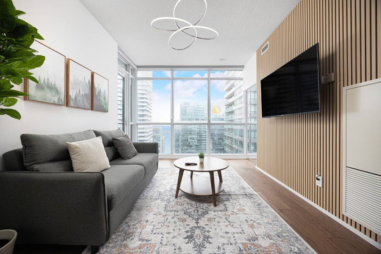 65 Bremner Blvd #1507082P - Photo 3 of 27