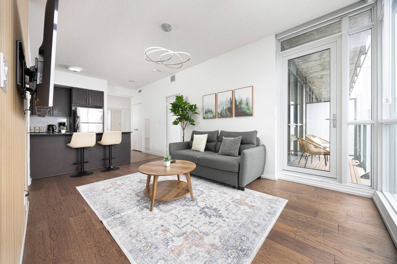 65 Bremner Blvd #1507082P - Photo 4 of 27