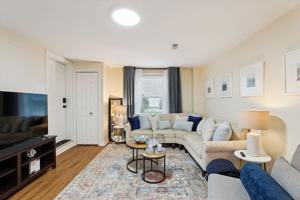 featured image of 1025 Hanson St