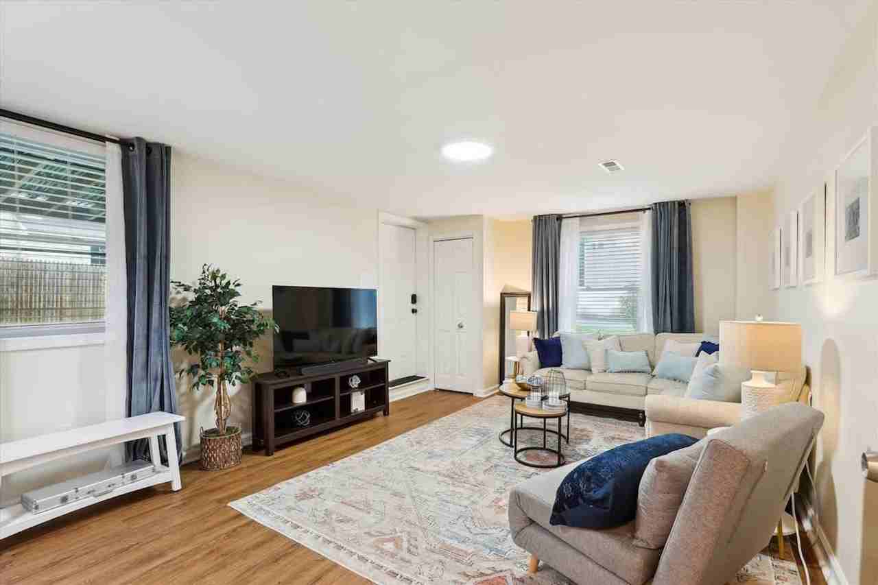 1025 Hanson St #1506228P - Photo 6 of 19