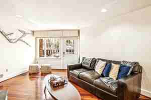 featured image of 23 Pinkney St