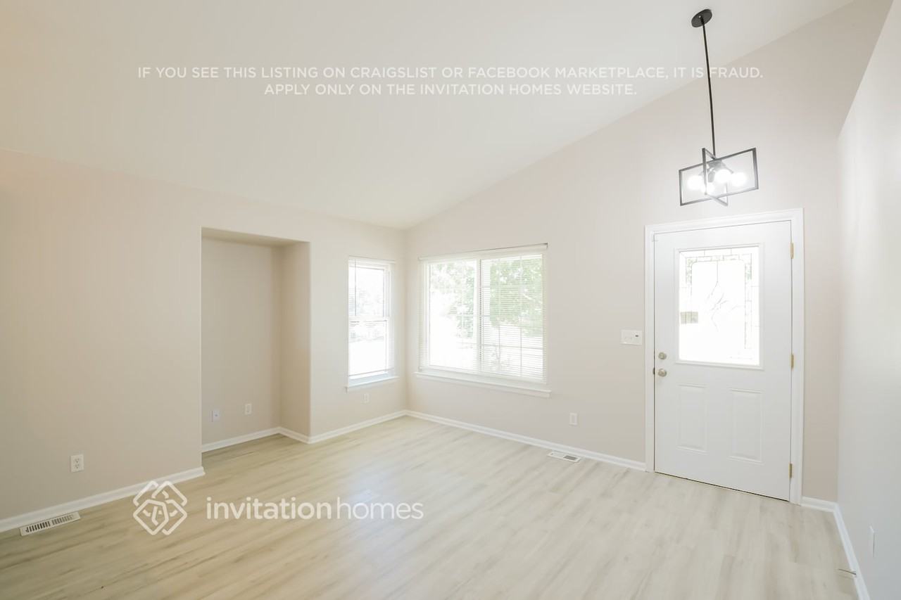 3538 S Ceylon Way - Photo 3 of 15