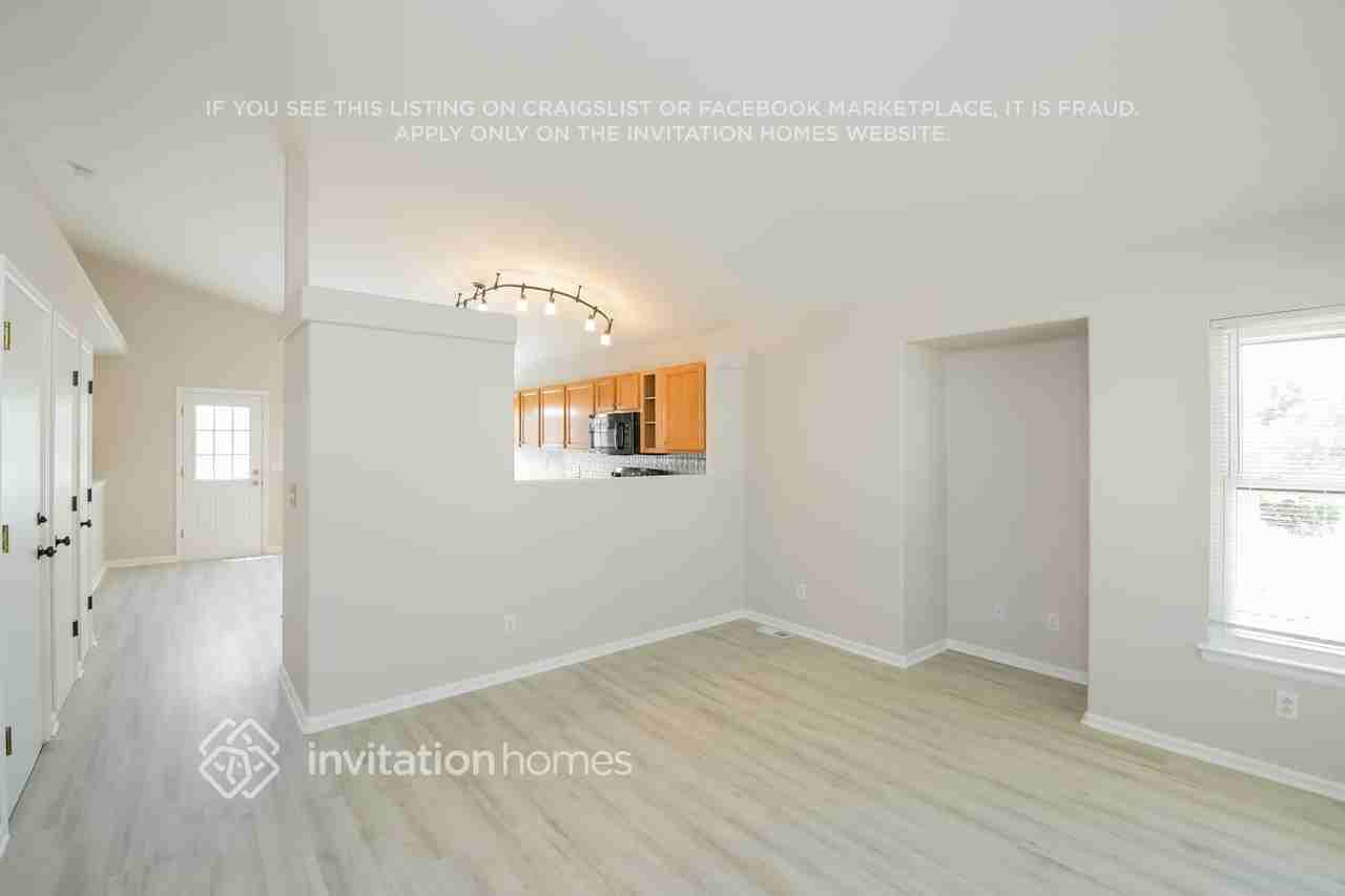 3538 S Ceylon Way - Photo 6 of 15