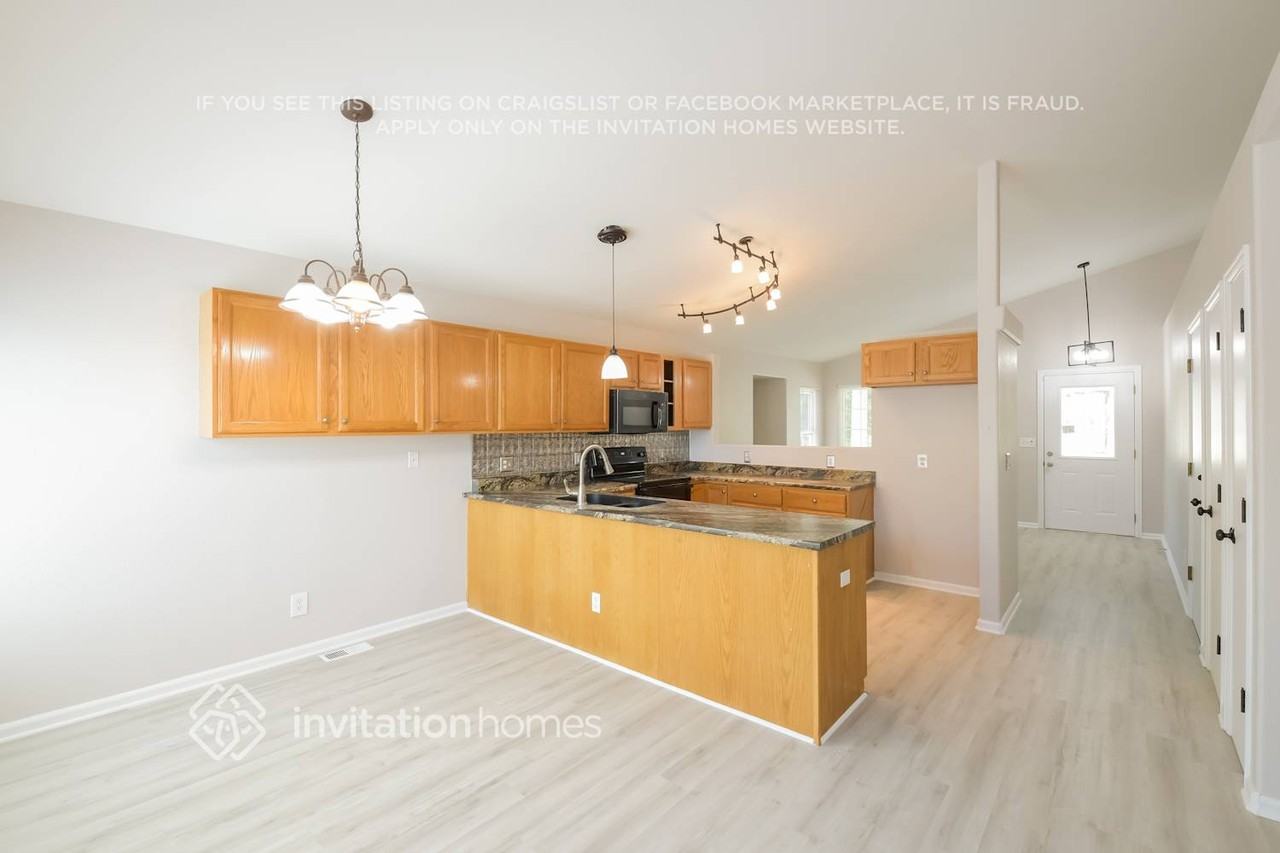 3538 S Ceylon Way - Photo 7 of 15