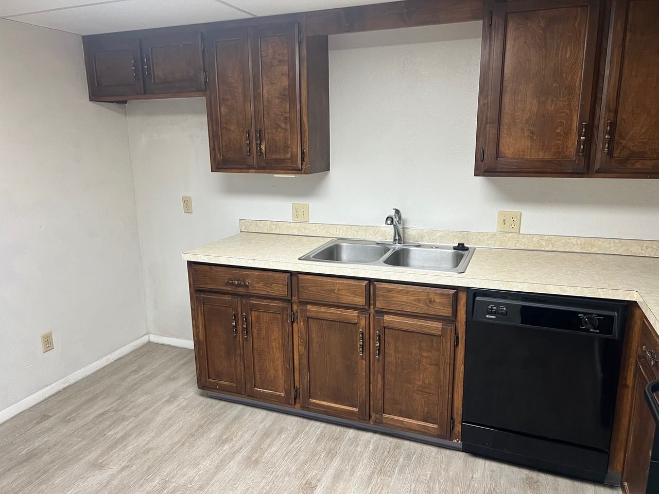 336 S Fenway St #1 - Photo 4 of 12