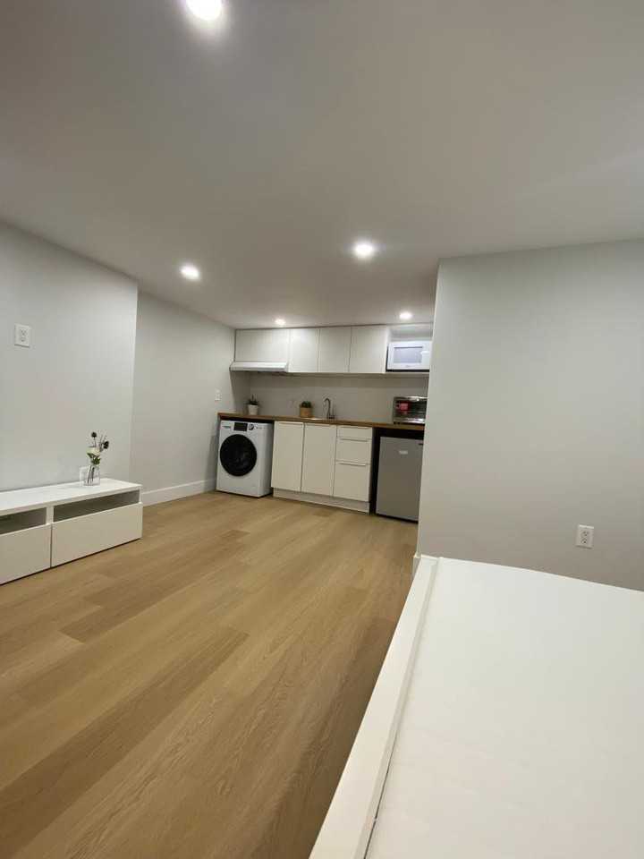 220 Palmerston Ave - Photo 2 of 6