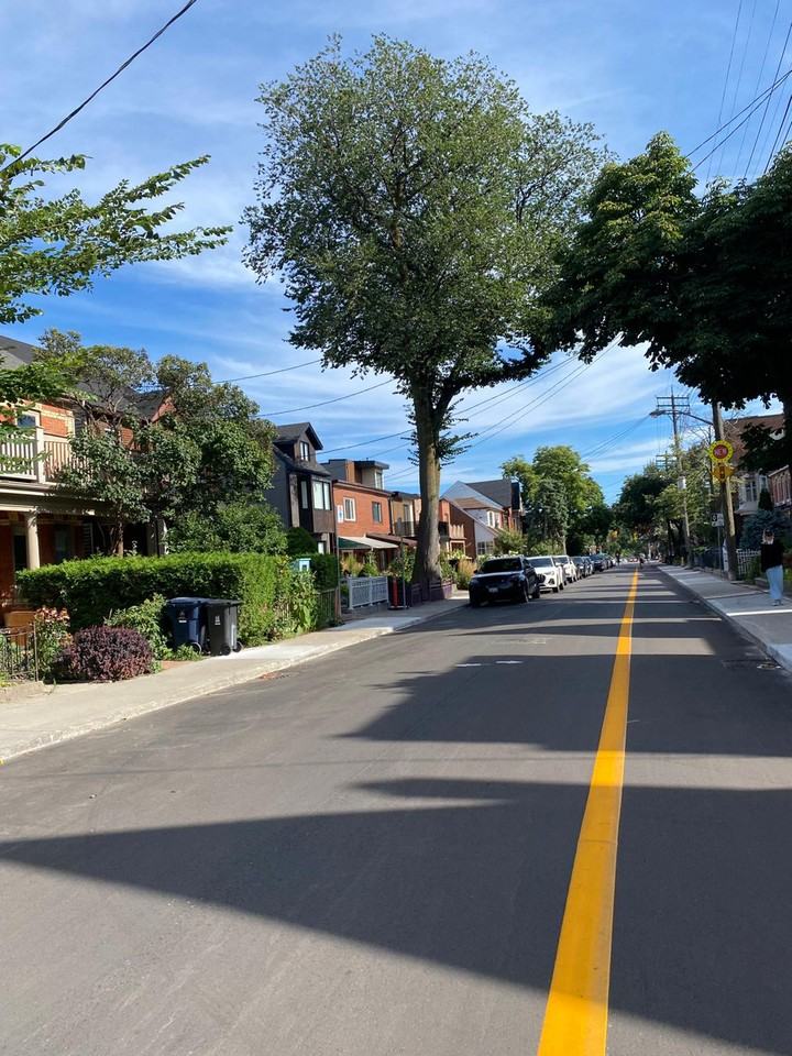 220 Palmerston Ave - Photo 4 of 6