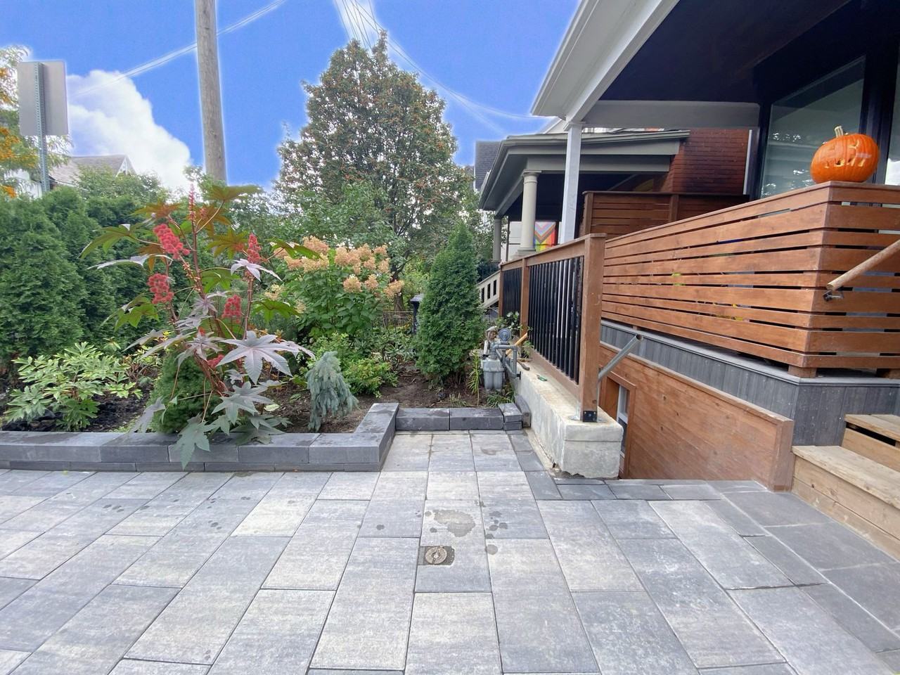 220 Palmerston Ave - Photo 5 of 6