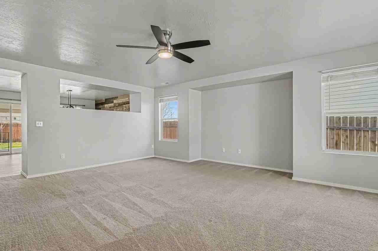 19675 Stowe Way - Photo 2 of 23