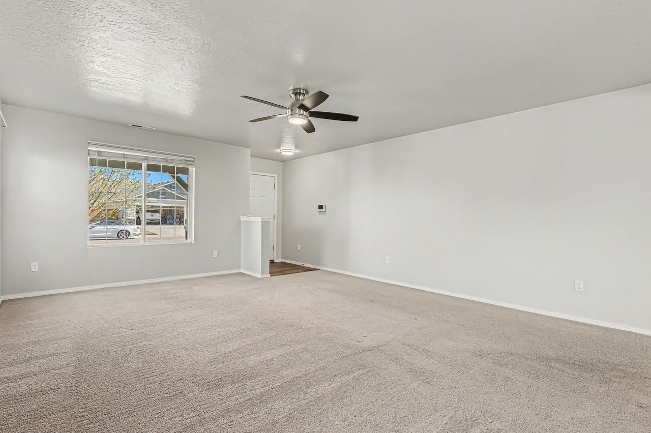 19675 Stowe Way - Photo 3 of 23