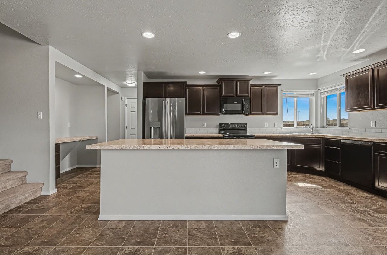 19675 Stowe Way - Photo 4 of 23