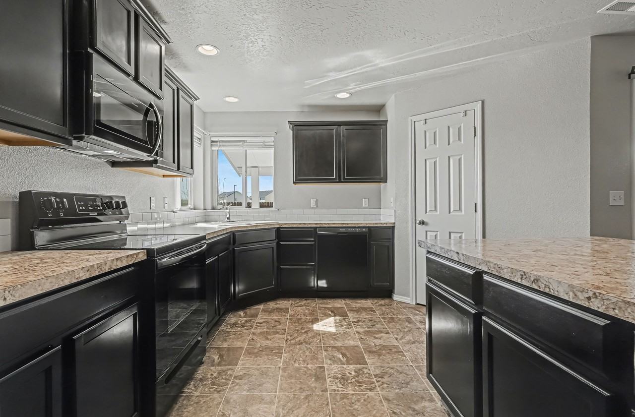 19675 Stowe Way - Photo 5 of 23