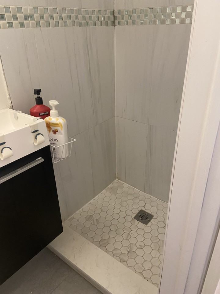 532 Bathurst Street - Photo 5 of 34