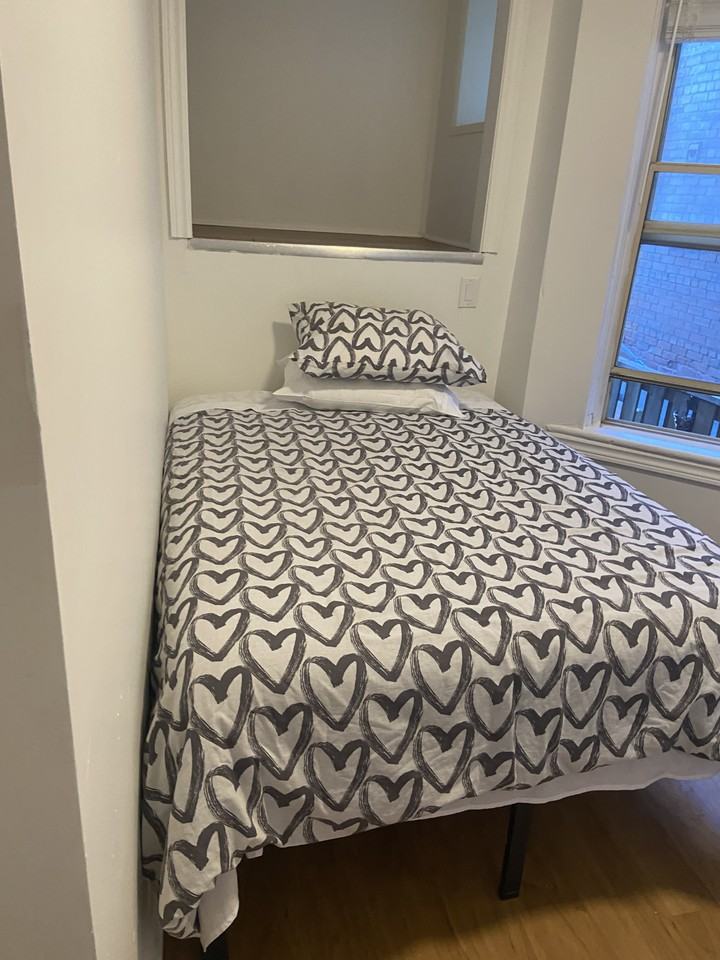 532 Bathurst Street - Photo 3 of 34