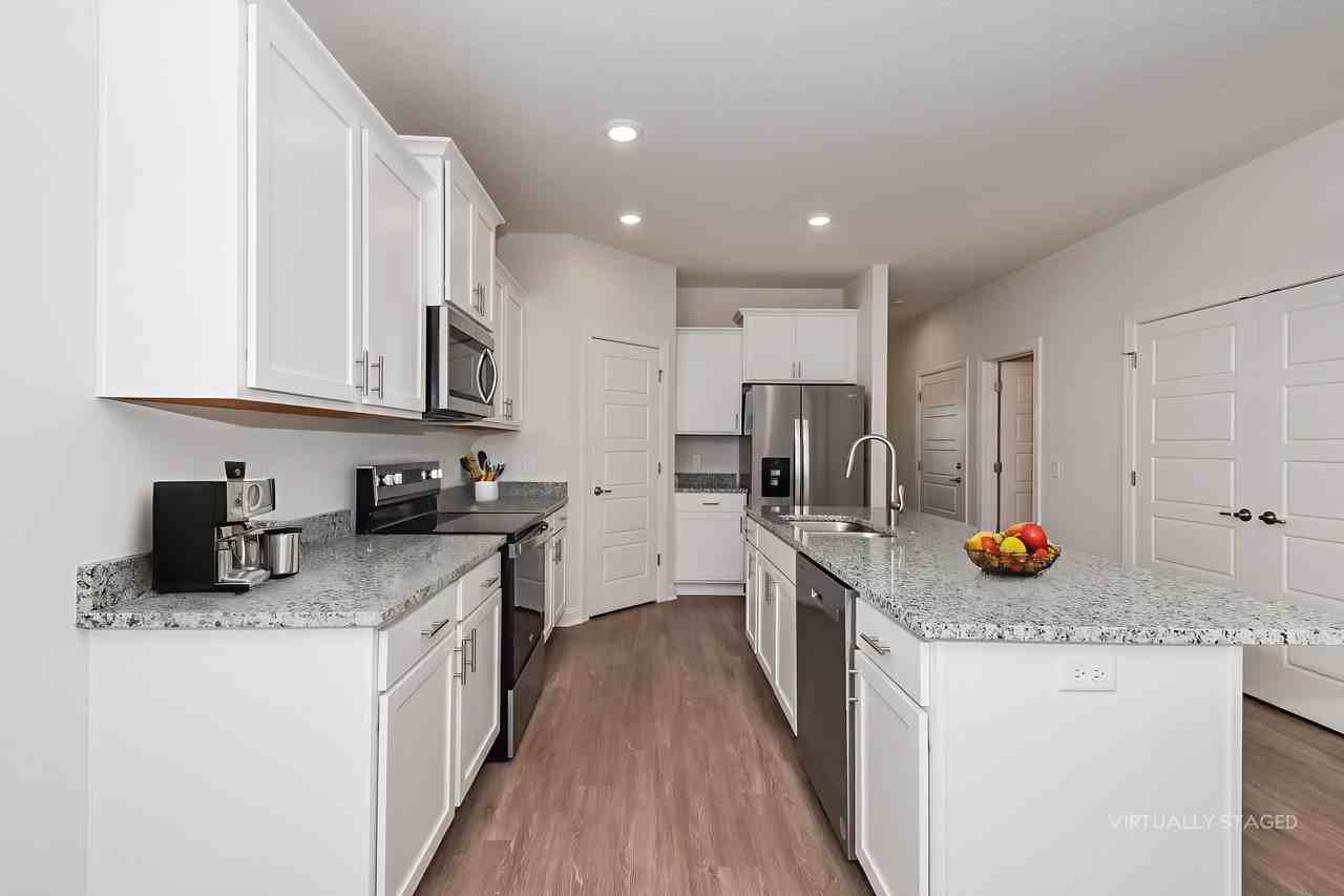 1174 1174 Walker Point Way - Photo 3 of 45