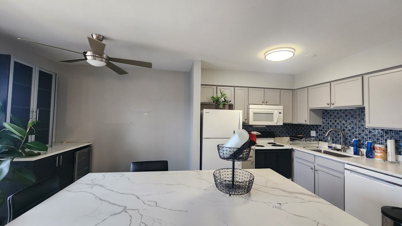 259 West Ct of Shorewood #2A - Photo 3 of 15