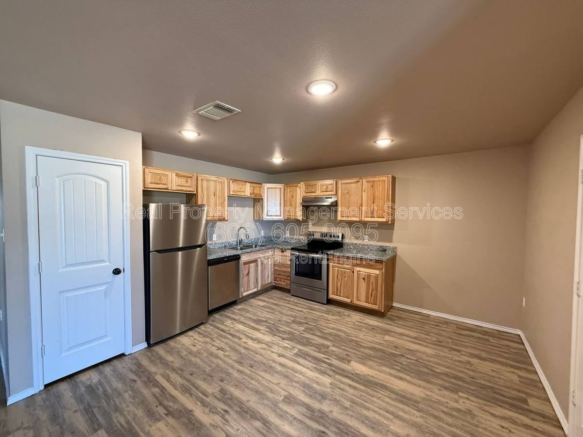 2420 N Avenue N #P - Photo 2 of 8