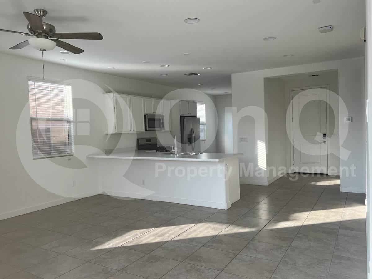 8953 W Palo Verde Dr - Photo 2 of 10