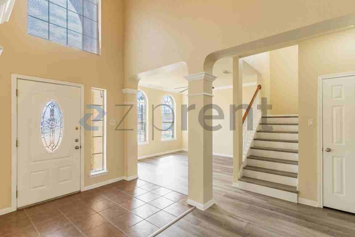 498 Crossland Dr - Photo 2 of 30