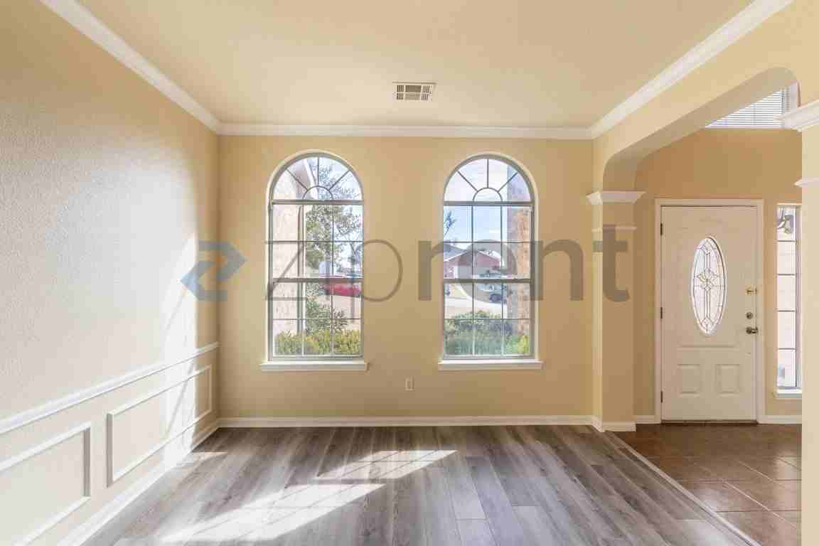 498 Crossland Dr - Photo 4 of 30